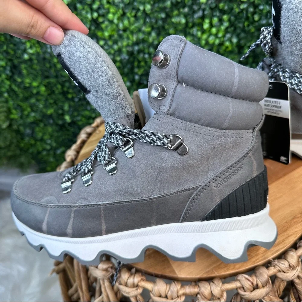 New in box Sorel Women's Kinetic conquest WP Quarry sea salt waterproof BootsNWT